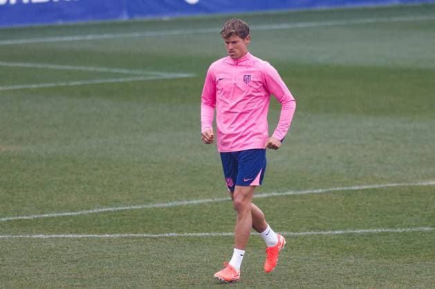 January 20, 2025, Majadahonda, Madrid, SPAIN: Marcos Llorente of Atletico de Madrid warms up during the training day of Atletico de Madrid ahead of the UEFA Champions League, football match against Bayer 04 Leverkusen, at Ciudad Deportiva Wanda Atletico de Madrid on January 20, 2025, in Majadahonda, Madrid, Spain. Majadahonda SPAIN - ZUMAa181 20250120_zaa_a181_007 Copyright: xDennisxAgyemanx