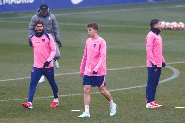 January 20, 2025, Majadahonda, Madrid, SPAIN: Pablo Barrios of Atletico de Madrid looks on during the training day of Atletico de Madrid ahead of the UEFA Champions League, football match against Bayer 04 Leverkusen, at Ciudad Deportiva Wanda Atletico de Madrid on January 20, 2025, in Majadahonda, Madrid, Spain. Majadahonda SPAIN - ZUMAa181 20250120_zaa_a181_010 Copyright: xDennisxAgyemanx