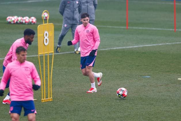 January 20, 2025, Majadahonda, Madrid, SPAIN: Julian Alvarez of Atletico de Madrid warms up during the training day of Atletico de Madrid ahead of the UEFA Champions League, football match against Bayer 04 Leverkusen, at Ciudad Deportiva Wanda Atletico de Madrid on January 20, 2025, in Majadahonda, Madrid, Spain. Majadahonda SPAIN - ZUMAa181 20250120_zaa_a181_014 Copyright: xDennisxAgyemanx