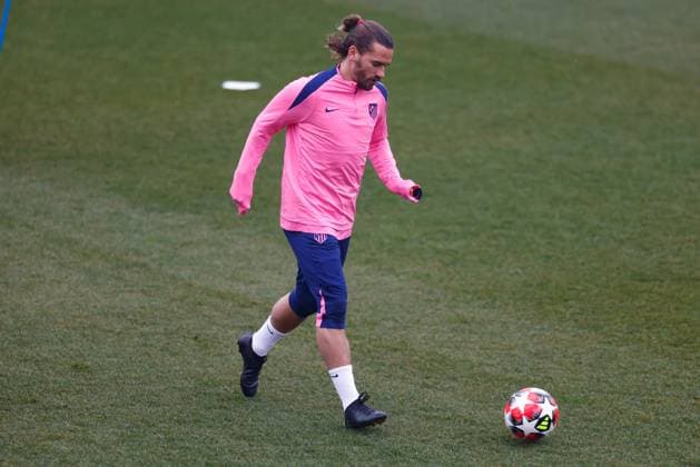 January 20, 2025, Majadahonda, Madrid, SPAIN: Antoine Griezmann of Atletico de Madrid warms up during the training day of Atletico de Madrid ahead of the UEFA Champions League, football match against Bayer 04 Leverkusen, at Ciudad Deportiva Wanda Atletico de Madrid on January 20, 2025, in Majadahonda, Madrid, Spain. Majadahonda SPAIN - ZUMAa181 20250120_zaa_a181_016 Copyright: xDennisxAgyemanx