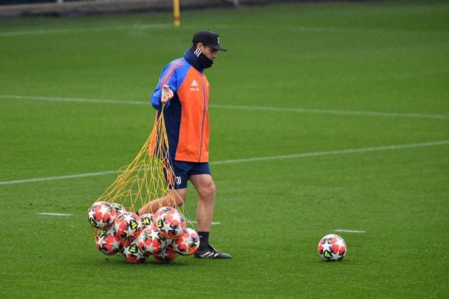 Thiago Motta head coach of Juventus FC during Champions League 2024 2025 training at JTC Continassa on January 20, 2025 in Turin, Italy - ph Giuliano Marchisciano  Copyright: xGiulianoxMarchisciano IPAxSportx xipa-agency.netx xx IPA_53155848 IPA_Agency_IPA53155848