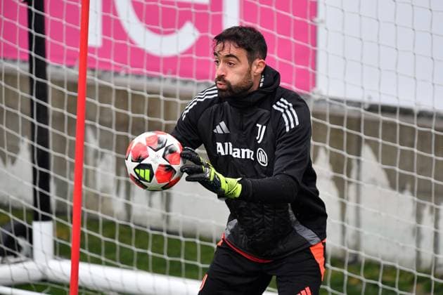 Carlo Pinsoglio of Juventus FC during Champions League 2024 2025 training at JTC Continassa on January 20, 2025 in Turin, Italy - ph Giuliano Marchisciano  Copyright: xGiulianoxMarchisciano IPAxSportx xipa-agency.netx xx IPA_53155938 IPA_Agency_IPA53155938