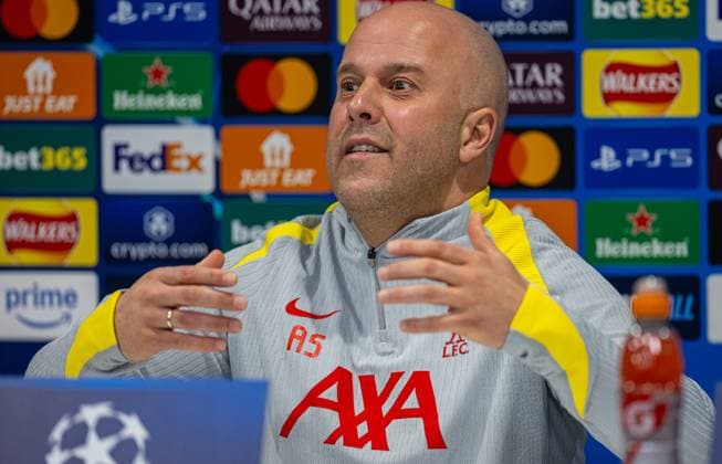 Football - UEFA Champions League - League Phase - Liverpool FC v LOSC Lille - MD-1 LIVERPOOL, ENGLAND - Monday, January 20, 2025: Liverpool s head coach Arne Slot during a press conference, PK, Pressekonferenz at Anfield ahead of the UEFA Champions League game between Liverpool FC and LOSC Lille. (Photo by David Rawcliffe Propaganda) LIVERPOOL Anfield MERSEYSIDE ENGLAND  Copyright: xDavidxRawcliffex P2025-01-20-Liverpool_Lille_MD-1-63
