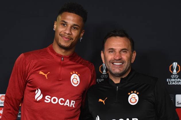Coach Okan Buruk and player Ismael Jakobs of Galatasaray seen during the press conference, PK, Pressekonferenz a day before the UEFA Europa League game 7 Between Galatasaray and Dynamo Kiev in Istanbul at Rams Park Stadium , Istanbul , Turkey on January 20 , 2025. ( Photo by Seskimphoto ) Istanbul Turkey Istanbul Turkey Copyright: xSeskimphotox IsmaelJakobs_200125 (21)