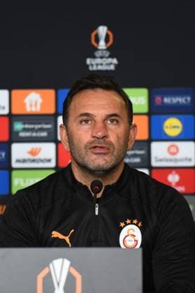 Coach Okan Buruk of Galatasaray seen during the press conference, PK, Pressekonferenz a day before the UEFA Europa League game 7 Between Galatasaray and Dynamo Kiev in Istanbul at Rams Park Stadium , Istanbul , Turkey on January 20 , 2025. ( Photo by Seskimphoto ) Istanbul Turkey Istanbul Turkey Copyright: xSeskimphotox Okan_Buruk_200125 (10)