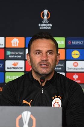 Coach Okan Buruk of Galatasaray seen during the press conference, PK, Pressekonferenz a day before the UEFA Europa League game 7 Between Galatasaray and Dynamo Kiev in Istanbul at Rams Park Stadium , Istanbul , Turkey on January 20 , 2025. ( Photo by Seskimphoto ) Istanbul Turkey Istanbul Turkey Copyright: xSeskimphotox Okan_Buruk_200125 (14)