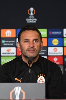 Coach Okan Buruk of Galatasaray seen during the press conference, PK, Pressekonferenz a day before the UEFA Europa League game 7 Between Galatasaray and Dynamo Kiev in Istanbul at Rams Park Stadium , Istanbul , Turkey on January 20 , 2025. ( Photo by Seskimphoto ) Istanbul Turkey Istanbul Turkey Copyright: xSeskimphotox Okan_Buruk_200125 (15)