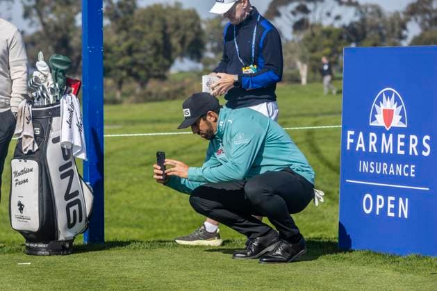 LA JOLLA, CA - JANUARY 20: Matthieu Pavon, the defending 2024 champion, takes a photo with his iPhone on the 16th tee on the first practice day of the Farmers Open tournament, Monday, January 20, 2025, at Torrey Pines Golf Course in La Jolla, California. (Photo by Tony Ding Icon Sportswire) GOLF: JAN 20 PGA, Golf Herren Farmers Insurance Open EDITORIAL USE ONLY Icon20250120004