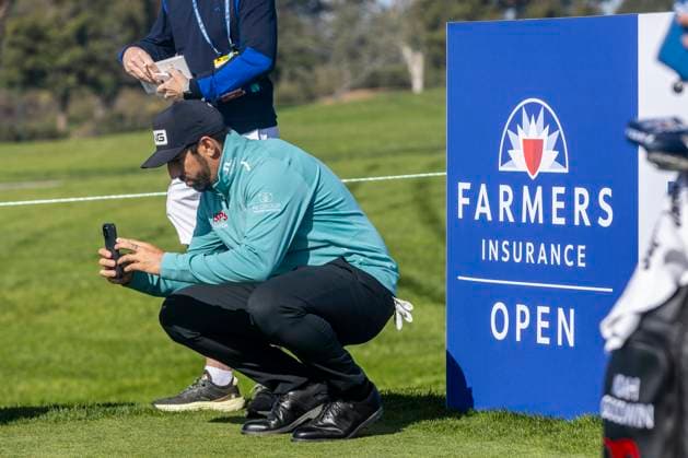 LA JOLLA, CA - JANUARY 20: Matthieu Pavon, the defending 2024 champion, takes a photo with his iPhone on the 16th tee on the first practice day of the Farmers Open tournament, Monday, January 20, 2025, at Torrey Pines Golf Course in La Jolla, California. (Photo by Tony Ding Icon Sportswire) GOLF: JAN 20 PGA, Golf Herren Farmers Insurance Open EDITORIAL USE ONLY Icon20250120005