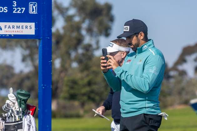 LA JOLLA, CA - JANUARY 20: Matthieu Pavon, the defending 2024 champion, takes a photo with his iPhone on the 16th tee on the first practice day of the Farmers Open tournament, Monday, January 20, 2025, at Torrey Pines Golf Course in La Jolla, California. (Photo by Tony Ding Icon Sportswire) GOLF: JAN 20 PGA, Golf Herren Farmers Insurance Open EDITORIAL USE ONLY Icon20250120006