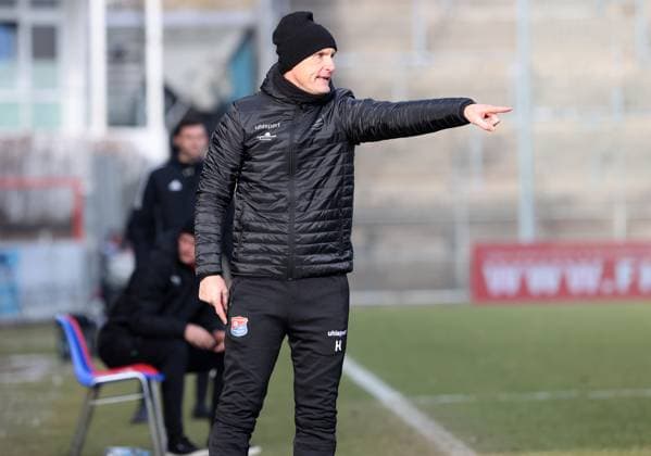 Saturday 18 01 2025, Season 2024 25, 20 Matchday of the 3 Liga at Uhlsport Park Unterhaching, SpVgg Unterhaching BVB 09 Borussia Dortmund II, Heiko Herrlich coach, UHG gives instructions to his team