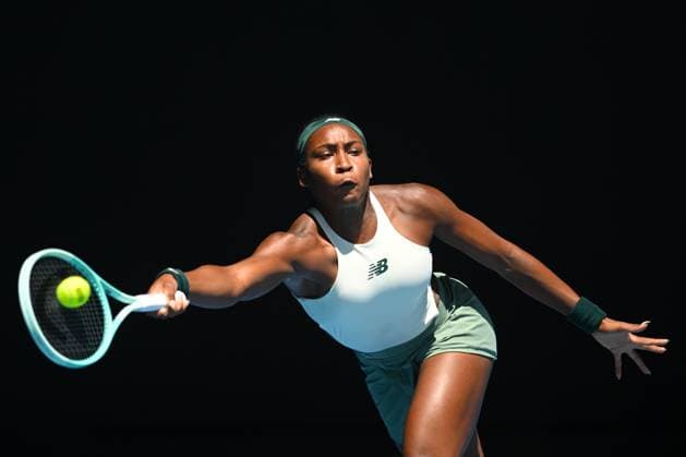 TENNIS AUSTRALIAN OPEN, Coco Gauff of USA returns during her 1 4 final match against Paula Badosa of Spain during the 2025 Australian Open at Melbourne Park in Melbourne, Tuesday, January 21, 2025. ( NO ARCHIVING, EDITORIAL USE ONLY, NO USE IN BOOKS WITHOUT CONSENT MELBOURNE VICTORIA AUSTRALIA  Copyright: xLUKASxCOCHx 20250121115391366963
