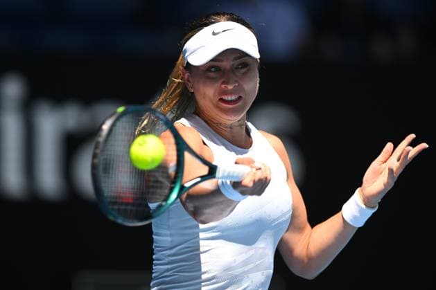 TENNIS AUSTRALIAN OPEN, Paula Badosa of Spain plays a shot during her 1 4 final match against Coco Gauff of USA during the 2025 Australian Open at Melbourne Park in Melbourne, Tuesday, January 21, 2025. ( NO ARCHIVING, EDITORIAL USE ONLY, NO USE IN BOOKS WITHOUT CONSENT MELBOURNE VICTORIA AUSTRALIA  Copyright: xLUKASxCOCHx 20250121125424486779