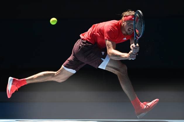 TENNIS AUSTRALIAN OPEN, Alexander Zverev of Germany during his 1 4 final match against Tommy Paul of USA during the 2025 Australian Open at Melbourne Park in Melbourne, Tuesday, January 21, 2025. ( NO ARCHIVING, EDITORIAL USE ONLY, NO USE IN BOOKS WITHOUT CONSENT MELBOURNE VICTORIA AUSTRALIA  Copyright: xLUKASxCOCHx 20250121199039936061