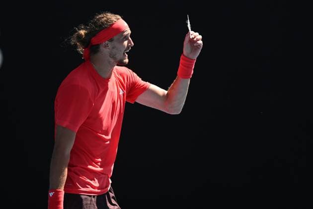 TENNIS AUSTRALIAN OPEN, Alexander Zverev of Germany reacts as he holds a feather during his 1 4 final match against Tommy Paul of USA during the 2025 Australian Open at Melbourne Park in Melbourne, Tuesday, January 21, 2025. ( NO ARCHIVING, EDITORIAL USE ONLY, NO USE IN BOOKS WITHOUT CONSENT MELBOURNE VICTORIA AUSTRALIA  Copyright: xLUKASxCOCHx 20250121138336640930