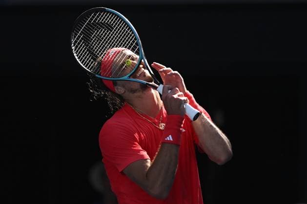 TENNIS AUSTRALIAN OPEN, Alexander Zverev of Germany reacts during his 1 4 final match against Tommy Paul of USA during the 2025 Australian Open at Melbourne Park in Melbourne, Tuesday, January 21, 2025. ( NO ARCHIVING, EDITORIAL USE ONLY, NO USE IN BOOKS WITHOUT CONSENT MELBOURNE VICTORIA AUSTRALIA  Copyright: xLUKASxCOCHx 20250121158671821183