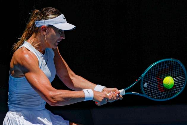 (250121) -- MELBOURNE, Jan. 21, 2025 -- Paula Badosa hits a return during the women s singles quarterfinals match between Coco Gauff of the United States and Paula Badosa of Spain at the Australian Open tennis tournament in Melbourne, Australia, Jan. 21, 2025. (Photo by Xinhua) (SP)AUSTRALIA-MELBOURNE-TENNIS-AUSTRALIAN OPEN-DAY 10 ChuxChen 