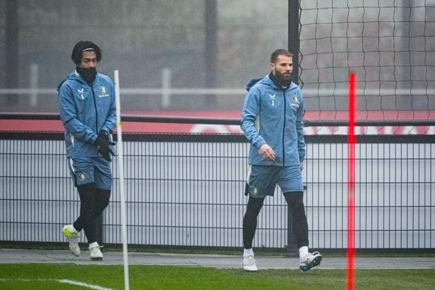 UEFA Champions League 2024-2025: training of Feyenoord Rotterdam - Ayase Ueda of Feyenoord and Bart Nieuwkoop of Feyenoord during the training of Feyenoord in preparation of the UEFA Champions League duel against FC Bayern Munich at Trainingscomplex 1908 on 21 January 2025 in Rotterdam, The Netherlands. Copyright: xYannickxVerhoevenx