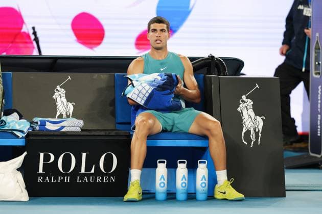 Carlos Alcaraz during a changeover in his Quarter-final match against Djokovic in the Rod Laver Arena Australian Open, Day Ten, Tennis, Melbourne Park, Melbourne, Australia - 21 Jan 2025  Copyright: xRachelxBach Shutterstockx 15108797ec