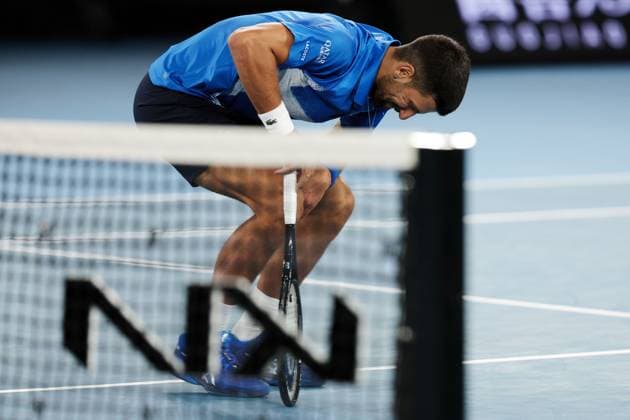 Novak Djokovic stretches during his Quarter-final match against Alcaraz in the Rod Laver Arena Australian Open, Day Ten, Tennis, Melbourne Park, Melbourne, Australia - 21 Jan 2025  Copyright: xRachelxBach Shutterstockx 15108797em