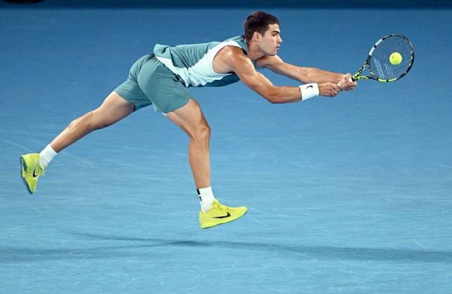 TENNIS AUSTRALIAN OPEN, Carlos Alcaraz of Spain during his 1 4 final match against Novak Djokovic of Serbia during the 2025 Australian Open at Melbourne Park in Melbourne, Tuesday, January 21, 2025. NO ARCHIVING, EDITORIAL USE ONLY, NO USE IN BOOKS WITHOUT CONSENT MELBOURNE VICTORIA AUSTRALIA  Copyright: xLUKASxCOCHx 20250121120652084380