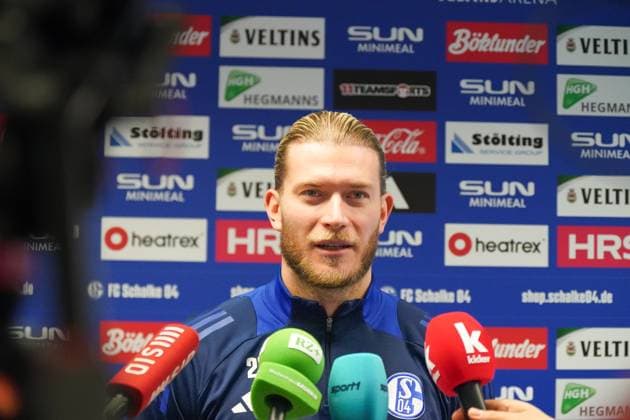 Germany Football 2 Bundesliga 2024 2025, FC Schalke 04, Training Gelsenkirchen Loris Karius Schalke 04, 27 Press conference Copyright: xJOERANxSTEINSIEKx
