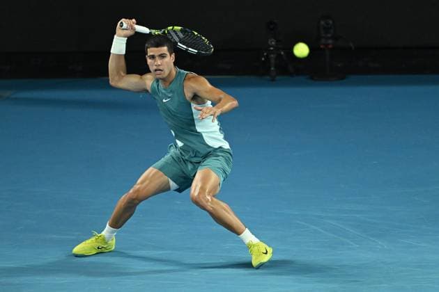 TENNIS AUSTRALIAN OPEN, Carlos Alcaraz of Spain during his 1 4 final match against Novak Djokovic of Serbia during the 2025 Australian Open at Melbourne Park in Melbourne, Tuesday, January 21, 2025. NO ARCHIVING, EDITORIAL USE ONLY, NO USE IN BOOKS WITHOUT CONSENT MELBOURNE VICTORIA AUSTRALIA  Copyright: xLUKASxCOCHx 20250121189353251439