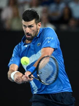 Sport Bilder des Tages TENNIS AUSTRALIAN OPEN, Novak Djokovic of Serbia during his 1 4 final match against Carlos Alcaraz of Spain during the 2025 Australian Open at Melbourne Park in Melbourne, Tuesday, January 21, 2025. ( NO ARCHIVING, EDITORIAL USE ONLY, NO USE IN BOOKS WITHOUT CONSENT MELBOURNE VICTORIA AUSTRALIA  Copyright: xJOELxCARRETTx 20250121180589332007