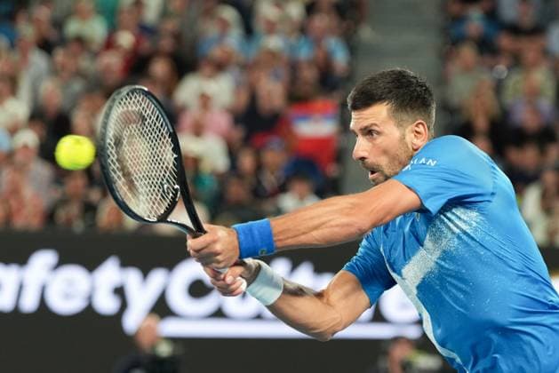 January 21, 2025: 7th seed NOVAK DJOKOVIC of Serbia in action against 3rd seed CARLOS ALCARAZ of Spain on Rod Laver Arena in a Men s Singles Quarterfinals match on day 11 of the 2025 Australian Open in Melbourne, Australia. Cal Media Melbourne Australia - ZUMAc04_ 20250121_faf_c04_010 Copyright: xSydneyxLowx