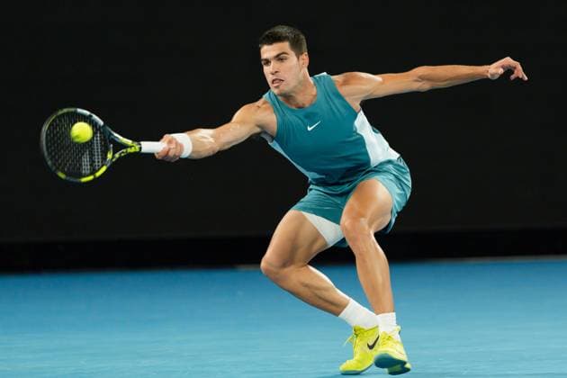 January 21, 2025: 3rd seed CARLOS ALCARAZ of Spain in action against 7th seed NOVAK DJOKOVIC of Serbia on Rod Laver Arena in a Men s Singles Quarterfinals match on day 11 of the 2025 Australian Open in Melbourne, Australia. Cal Media Melbourne Australia - ZUMAc04_ 20250121_faf_c04_012 Copyright: xSydneyxLowx