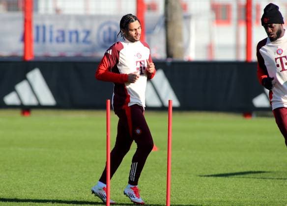 Munich, Germany, January 21, 2025 Football, Men, Bundesliga, Season 2024 2025, FC Bayern Munich, Final training, Training, Champions League Serge Gnabry FC Bayern Munich running