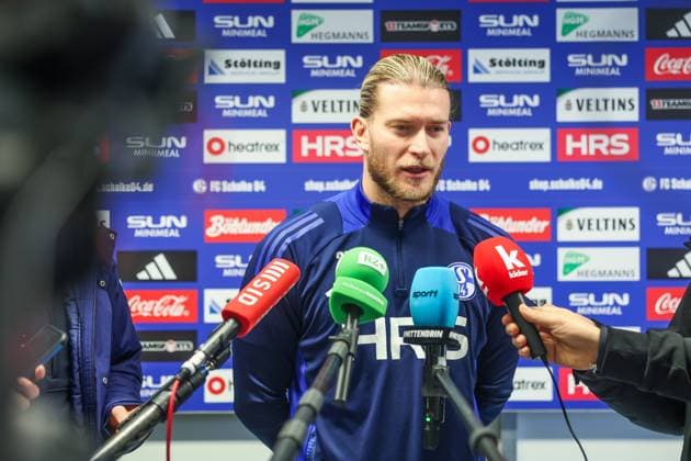 21 01 2025, Football, Season 2024 2025, 2 Bundesliga, Training FC Schalke 04, Loris Karius FC Schalke 04 in the media round Gelsenkirchen NRW Germany xRHR PHOTO TRx Copyright: RHR-FOTOx RHR-FOTO TR