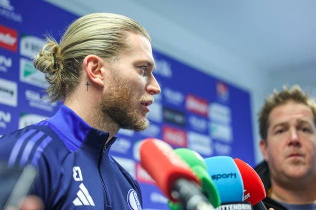 21 01 2025, Football, Season 2024 2025, 2 Bundesliga, Training FC Schalke 04, Loris Karius FC Schalke 04 in the media round Gelsenkirchen NRW Germany xRHR PHOTO TRx Copyright: RHR-FOTOx RHR-FOTO TR