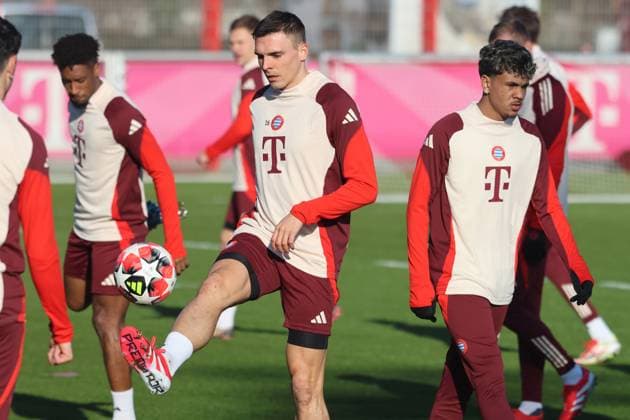 16 Joao Palhinha, on the ball, Portraet, Portrait, Football Final training FC Bayern Munich before UEFA Champions League match against Feyenoord Rotterdam 21 01 2025 Training ground, Säbenerstr PHOTO Mladen Lackovic LakoPress