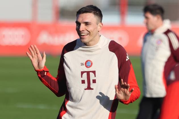 16 Joao Palhinha, is in a good mood, Portraet, Portrait, Soccer Final training FC Bayern Munich before UEFA Champions League match against Feyenoord Rotterdam 21 01 2025 Training ground, Säbenerstr PHOTO Mladen Lackovic LakoPress