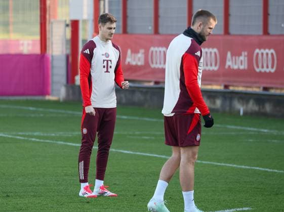 Josip Stanisic FC Bayern Muenchen, 44 with Eric Dier FC Bayern Muenchen, 15 at training, GER, Final training, FC Bayern Muenchen, Football, UEFA Champions League, Matchday 7, 2024 2025 season, 21 01 2025, GER, Final training, FC Bayern Muenchen, Football, UEFA Champions League, Matchday 7, 2024 2025 season, 21 01 2025 Muenchen Copyright: xEibner-Pressefoto JennixMaulx EP_JML
