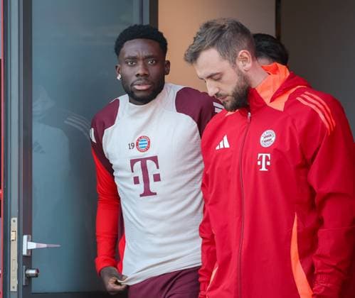 Alphonso Davies FC Bayern Muenchen, 19 comes out of the dressing room, on the way to the training ground, GER, Final training, FC Bayern Muenchen, Football, UEFA Champions League, Matchday 7, 2024 2025 season, 21 01 2025, GER, Final training, FC Bayern Muenchen, Football, UEFA Champions League, Matchday 7, 2024 2025 season, 21 01 2025 Muenchen Copyright: xEibner-Pressefoto JennixMaulx EP_JML