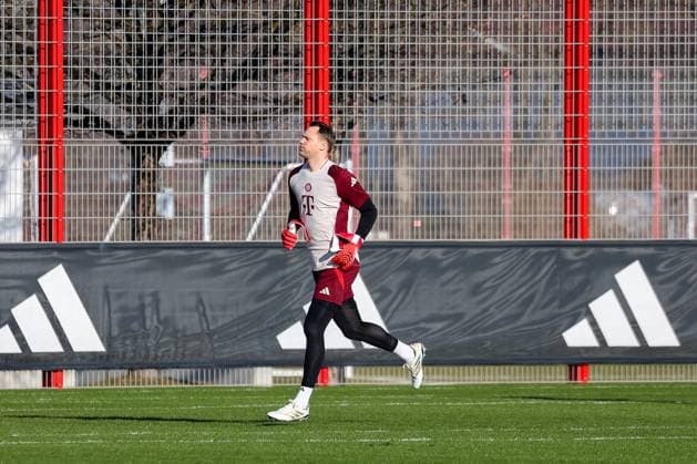Manuel Neuer FC Bayern Muenchen, 01 while running, GER, Final training, FC Bayern Muenchen, Football, UEFA Champions League, Matchday 7, 2024 2025 season, 21 01 2025, GER, Final training, FC Bayern Muenchen, Football, UEFA Champions League, Matchday 7, 2024 2025 season, 21 01 2025 Muenchen Copyright: xEibner-Pressefoto JennixMaulx EP_JML