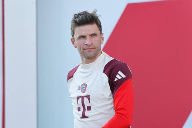 Thomas Mueller FC Bayern Muenchen, 25 comes out of the dressing room, on the way to the training ground, GER, Final training, FC Bayern Muenchen, Football, UEFA Champions League, Matchday 7, 2024 2025 season, 21 01 2025, GER, Final training, FC Bayern Muenchen, Football, UEFA Champions League, Matchday 7, 2024 2025 season, 21 01 2025 Muenchen Copyright: xEibner-Pressefoto JennixMaulx EP_JML