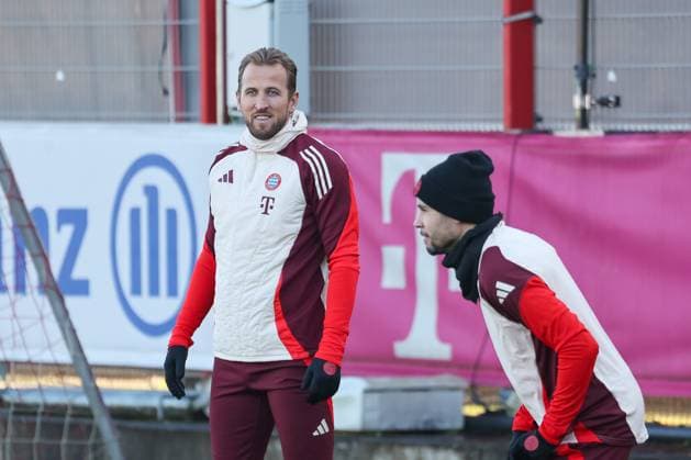 Harry Kane FC Bayern Muenchen, 09 laughing during training with Raphael Guerreiro FC Bayern Muenchen, 22 , GER, Final training, FC Bayern Muenchen, Football, UEFA Champions League, Matchday 7, 2024 2025 season, 21 01 2025, GER, Final training, FC Bayern Muenchen, Football, UEFA Champions League, Matchday 7, 2024 2025 season, 21 01 2025 Muenchen Copyright: xEibner-Pressefoto JennixMaulx EP_JML
