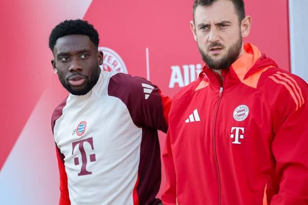 Alphonso Davies FC Bayern Muenchen, 19 comes out of the dressing room, on the way to the training ground, GER, Final training, FC Bayern Muenchen, Football, UEFA Champions League, Matchday 7, 2024 2025 season, 21 01 2025, GER, Final training, FC Bayern Muenchen, Football, UEFA Champions League, Matchday 7, 2024 2025 season, 21 01 2025 Muenchen Copyright: xEibner-Pressefoto JennixMaulx EP_JML