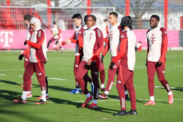 Players in training, Sacha Boey FC Bayern Muenchen, 23 with Mathys Tel FC Bayern Muenchen, 39 and Minjae Kim FC Bayern Muenchen, 03 , with Alphonso Davies FC Bayern Muenchen, 19 , GER, Final training, FC Bayern Muenchen, Football, UEFA Champions League, Matchday 7, Season 2024 2025, 21 01 2025, GER, Final training, FC Bayern Muenchen, Football, UEFA Champions League, Matchday 7, Season 2024 2025, 21 01 2025 Muenchen Copyright: xEibner-Pressefoto JennixMaulx EP_JML