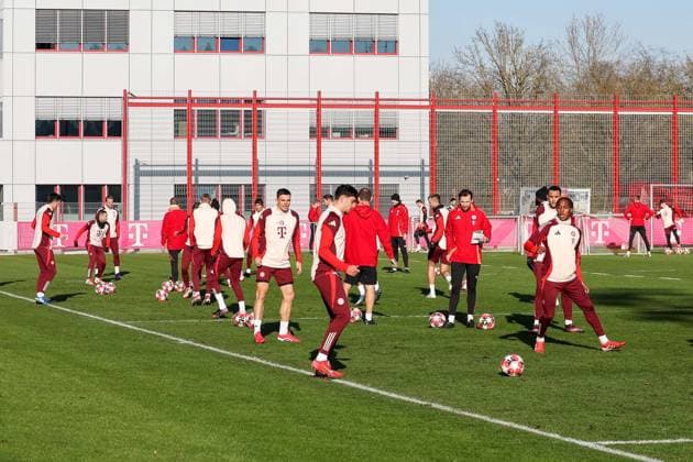 Player at training, Joao Palhinha FC Bayern Muenchen, 16 with Aleksandar Pavlovic FC Bayern Muenchen, 45 and Mathys Tel FC Bayern Muenchen, 39 , GER, Final training, FC Bayern Muenchen, Football, UEFA Champions League, Matchday 7, 2024 2025 season, 21 01 2025, GER, Final training, FC Bayern Muenchen, Football, UEFA Champions League, Matchday 7, 2024 2025 season, 21 01 2025 Muenchen Copyright: xEibner-Pressefoto JennixMaulx EP_JML