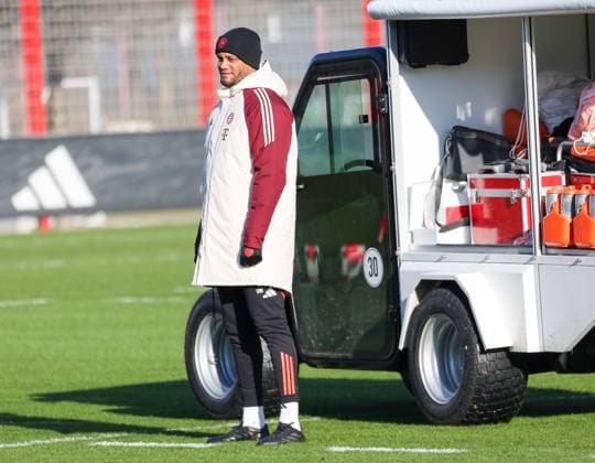 Vincent Kompany FC Bayern Muenchen, Head coach at training, GER, Final training, FC Bayern Muenchen, Football, UEFA Champions League, Matchday 7, 2024 2025 season, 21 01 2025, GER, Final training, FC Bayern Muenchen, Football, UEFA Champions League, Matchday 7, 2024 2025 season, 21 01 2025 Muenchen Copyright: xEibner-Pressefoto JennixMaulx EP_JML