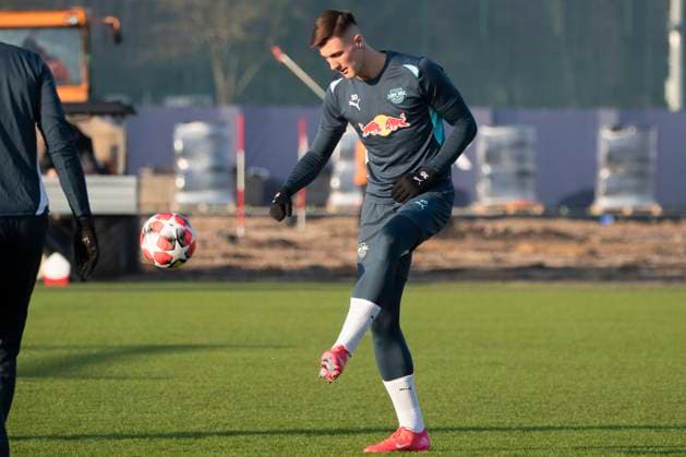 GER, Leipzig, Final training RB Leipzig before matchday 7 of the UEFA Champions League group stage against Sporting Lisbon in the picture from l Benjamin Sesko RB Leipzig 30 , single 21 01 2025, UEFA REGULATIONS PROHIBIT ANY USE OF PHOTOGRAPHS AS IMAGE SEQUENCES AND OR QUASI VIDEO, Copyright: HMBxMedia PaulxFritz