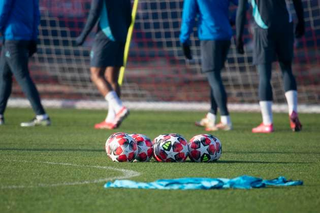 GER, Leipzig, Final training RB Leipzig before matchday 7 of the UEFA Champions League group stage against Sporting Lisbon in the picture v l UEFA Champions League match ball on the training ground 21 01 2025, UEFA REGULATES PROHIBIT ANY USE OF PHOTOGRAPHS AS IMAGE SEQUENCES AND OR QUASI VIDEO, Copyright: HMBxMedia PaulxFritz