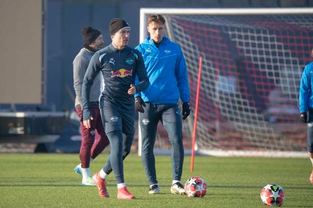 GER, Leipzig, Final training RB Leipzig before matchday 7 of the UEFA Champions League group stage against Sporting Lisbon in the picture from l David Raum RB Leipzig 22 , Willi Orban RB Leipzig 04 , single with match ball 21 01 2025, UEFA REGULATES PROHIBIT ANY USE OF PHOTOGRAPHS AS IMAGE SEQUENCES AND OR QUASI VIDEO, Copyright: HMBxMedia PaulxFritz