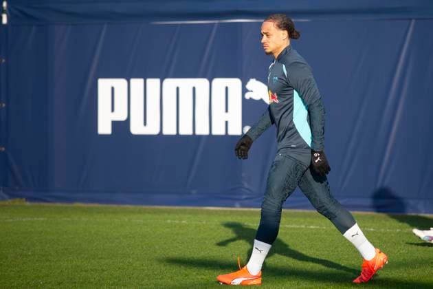 GER, Leipzig, Final training RB Leipzig before matchday 7 of the UEFA Champions League group stage against Sporting Lisbon in the picture v l Xavi Simons RB Leipzig 10 , enters the training ground, looks focused with PUMA advertising in the background on privacy banner 21 01 2025, UEFA REGULATIONS PROHIBIT ANY USE OF PHOTOGRAPHS AS IMAGE SEQUENCES AND OR QUASI VIDEO, Copyright: HMBxMedia PaulxFritz