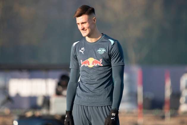 GER, Leipzig, Final training RB Leipzig before matchday 7 of the UEFA Champions League group stage against Sporting Lisbon in the picture from l Benjamin Sesko RB Leipzig 30 , single , smiling 21 01 2025, UEFA REGULATES PROHIBIT ANY USE OF PHOTOGRAPHS AS IMAGE SEQUENCES AND OR QUASI VIDEO, Copyright: HMBxMedia PaulxFritz