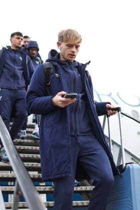 Dinamo Zagreb arrive in London Maxime Bernauer of Dinamo Zagreb leave a plane at Stansted Airport on January 21, 2025. in London, England. Dinamo Zagreb will play against Arsenal in the UEFA Champions League.  LukaxStanzl PIXSELL